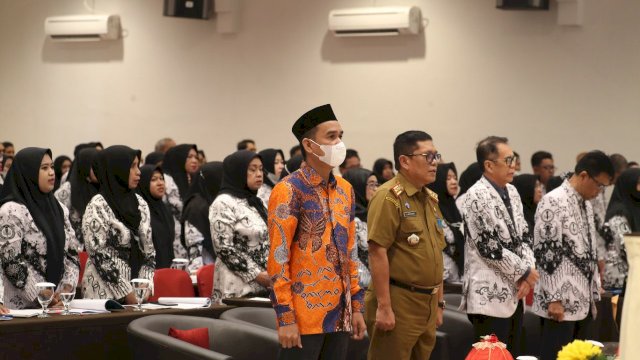 Rudianto Lallo saat menghadiri Konferensi Kerja II PGRI Makassar yang bertemakan "Dari PGRI utuk Indonesia Kreativitas dan Dedikasi Guru Memlnuju Indonesia Maju, di Hotel Grand Imawan Makassar, pada Selasa (21/6/2022). (Foto: ABATANEWS/Imam) 