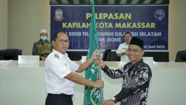 Wali Kota Makassar, Moh Ramdhan ‘Danny’ Pomanto melepas secara resmi 54 orang Kafilah dalam rangka mengikuti Musabah Tilatil Qur’an (MTQ) ke XXXII tingkat Provinsi Sulsel, di Ruang Sipakatau, Rabu (22/6/2022). (Foto: ABATANEWS/Wahyuddin) 