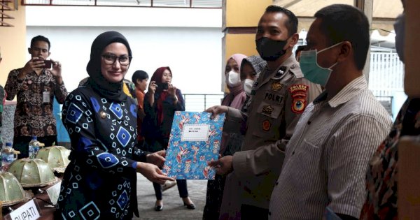 100 Warga Kelurahan Kappuna Masamba Terima Sertifikat Tanah Gratis