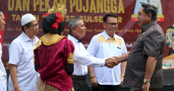 Sekprov Abdul Hayat Buka Olimpiade Bahasa dan Sastra UNM, Ini Pesannya