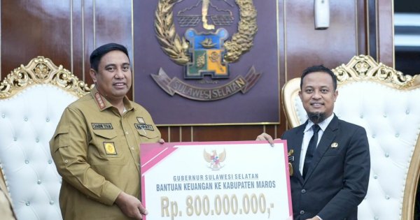 Pemprov Sulsel Serahkan Rp800 Juta Bantuan Tanggap Darurat ke Pemkab Maros