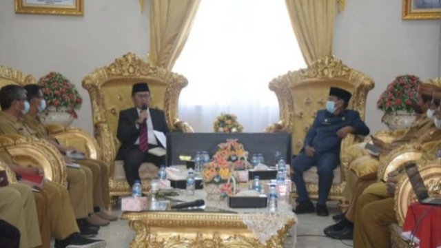 Penjabat Gubernur Hamka Hendra Noer memimpin Rapat Pimpinan (Rapim) Organisasi Perangkat Daerah (OPD) di lingkup Pemerintah Provinsi Gorontalo, pada Senin (27/6/2022). 