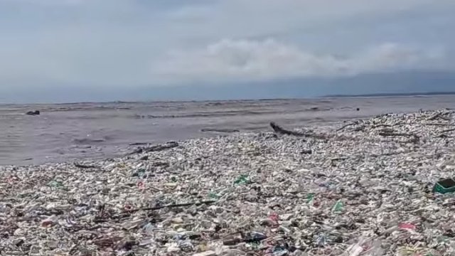 Penampakan Jutaan Sampah di Pantai Guatemala. (foto: Ig/@4ocean)