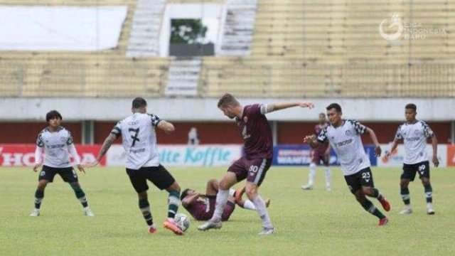 Dokumentasi laga PSM Makassar vs Persikabo 1973 di Liga 1 musim 2021-2022. (foto: Liga 1)