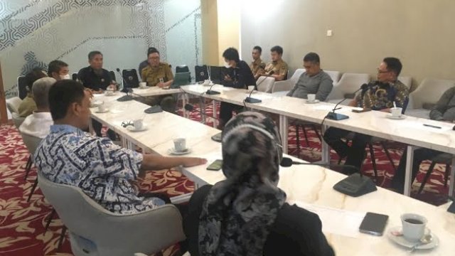 Komisi I Bidang Pemerintahan DPRD Kabupaten Wajo mengunjungi Diskominfo-SP Sulsel di ruang Toraja Room Kompleks Kantor Gubernur Sulawesi Selatan. (foto: Pemprov Sulsel)