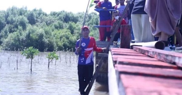 Rudianto Lallo Ajak Alumni SMA 6 Lestarikan Desa Wisata Untia