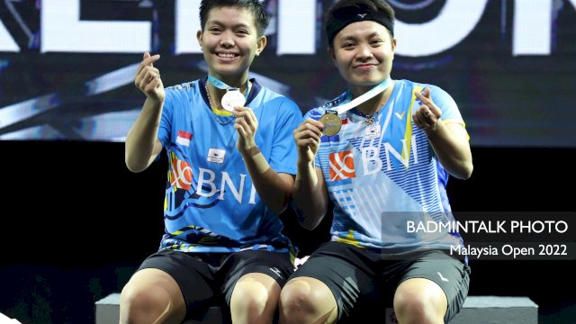 Apriani Rahayu/Siti Fadia Silvia Ramadhanti sukses meraih gelar pertamanya ajang BWF World Tour. Mereka menjadi kampiun di ajang Malaysia Open 2022, pada Ahad (3/7/2022). (Foto: Bad mintalk Photo) 