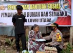 Didampingi Istri, Kapolres Lutra AKBP Galih Beri Hadiah Rumah ke Nenek Tunawisma