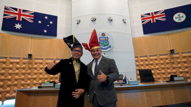 Wali Kota Makassar, Moh. Ramdhan “Danny” Pomanto saat melakukan pertemuan dengan Wali Kota Gold Coast, Australia di Counsul Chambers City of Gold Coast, Australia, Senin (11/7/22). (foto: Pemkot Makassar)