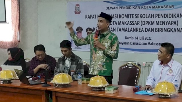 Rudianto dalam rapat koordinasi Dewan Pendidikan Makassar dengan Komite Sekolah di Yayasan Darussalam Makassar, Kamis (14/7/2022). (Foto: Ist)
