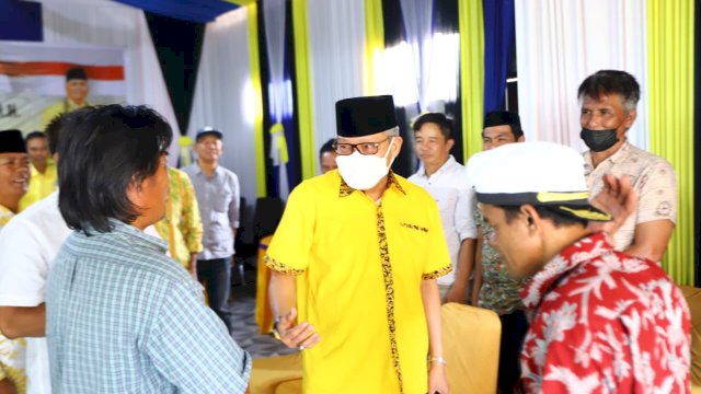 Ketua DPD I Golkar Sulsel Taufan Pawe terus bergerak ke berbagai daerah untuk menatap Pemilu 2024. Hari ini (15/7/2022), Taufan Pawe menggarap wilayah Enrekang. Taufan bahkan didampingi langsung oleh Bupati Enrekang, Muslimin Bando.