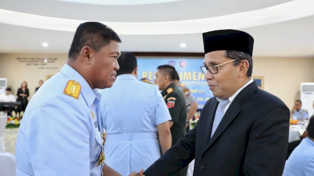 Wali Kota Makassar Moh Ramdhan “Danny” Pomanto saat menghadiri Serah Terima Jabatan Panglima Komando Operasi Udara II di Lapangan Apel I Makoopsud II, Jalan Perintis Kemerdekaan Makassar, Sabtu (16/7/2022).