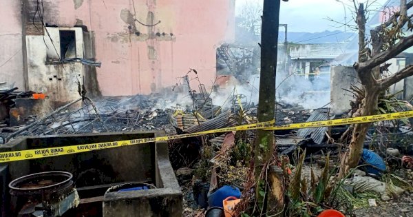Rumah Panggung Terbakar di Enrekang, Pemprov Sulsel Salurkan Bantuan