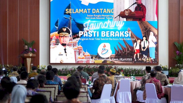 Gubernur Sulawesi Selatan, Andi Sudirman Sulaiman saat launching Penanganan Anak Tidak Sekolah Berbasis Aksi Kolaborasi di Baruga Pattingalloang, Makassar. (Pemprov Sulsel)