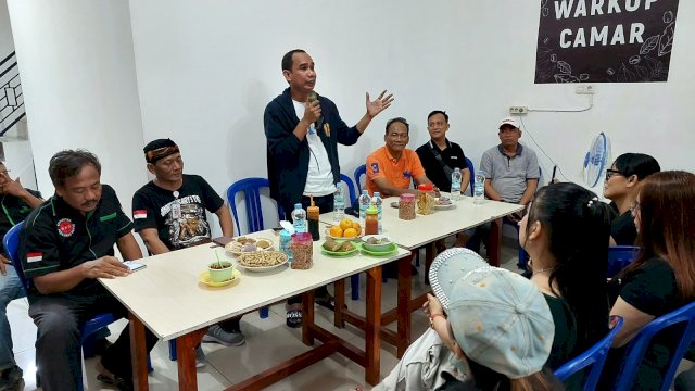 Keluarga Pedagang Bakso (KPB) Nusantara mengundang Ketua DPRD Makassar, Rudianto Lallo dalam rangka melakukan silaturahmi yang dilaksanakan di Jalan Metro Tanjung Bunga Kota Makassar, pada Ahad (31/7/2022). (Foto: ABATANEWS/Azwar)