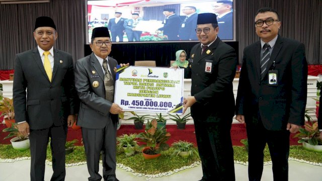 Kepala Dinas Perumahan, Pemukiman dan Pertanahan Provinsi Sulawesi Selatan, Muh Iqbal S. Suhaeb menghadiri Rapat Paripurna, Peringatan Hari Ulang Tahun (HUT) ke-20 Kota Palopo yang digelar Ruang Pertemuan Ratona, Kantor Walikota Palopo, Sabtu 2 Juli 2022. (Foto: ABATANEWS/Wahyuddin) 