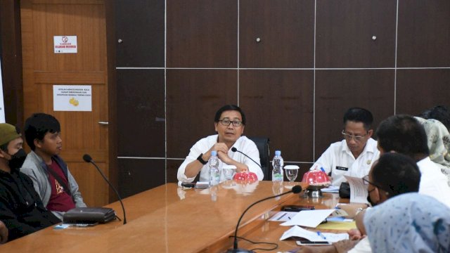 Wakil Bupati Luwu Utara Suaib, dalam Rapat Evaluasi E-katalog Lokal, yang digelar di Ruang Rapat Wakil Bupati Luwu Utara (6/7/2022). (Foto: ABATANEWS/Azwar) 