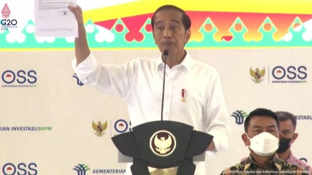 Presiden Jokowi dalam acara Pemberian Nomor Induk Berusaha Pelaku UMK Perseorangan Tahun 2022 di Jakarta, Rabu (13/7/2022). (Tangkapan layar kanal YouTube Sekretariat Presiden) 