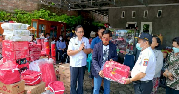 Pemprov Sulsel Serahkan Bantuan ke Korban Kebakaran di Ariang Tanah Toraja