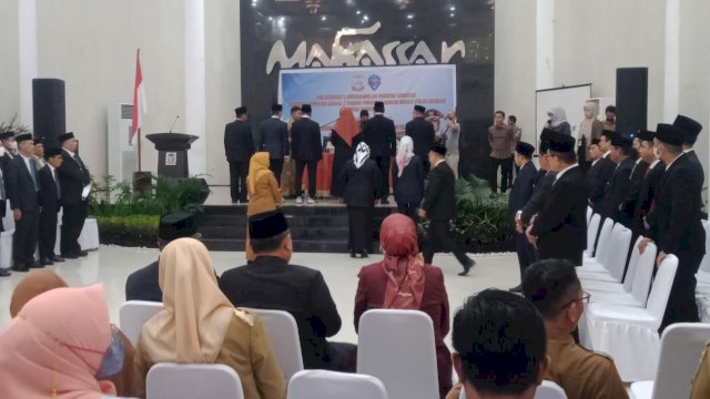 Wali Kota Makassar, Moh Ramdhan Pomanto melangsungkan pelantikan Direksi dan Dewan Pengawas BUMD Kota Makassar, pada Selasa (19/7/2022). (Foto: ABATANEWS/Wahyu) 