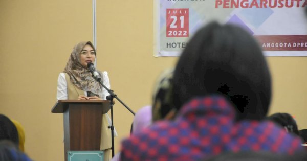 Anggota DPRD Makassar Budi Hastuti Bicara Tentang Pentingnya Perempuan dalam Pembangunan