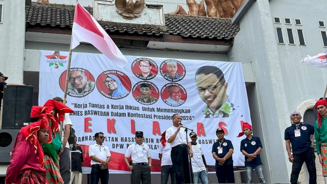 Jarnas Sultan Hasanuddin mendeklarasikan Anies Baswedan sebagai Calon Presiden pada Pilpres 2024 mendatang. Deklarasi ini digelar di Monumen Mandala, Makassar, pada Kamis (21/7/2022). (Foto: ABATANEWS/Azwar) 