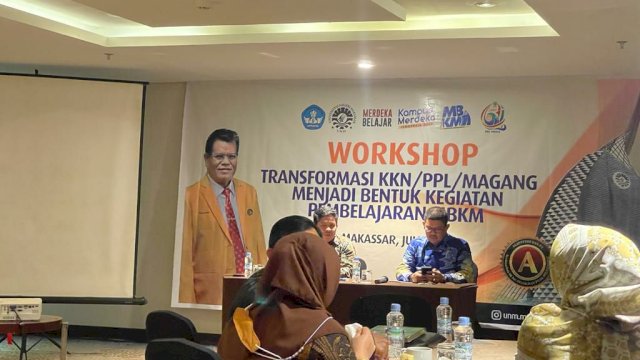 UNM menggelar workshop transformasi KKN/PPL/Magang menjadi bentuk kegiatan pembelajaran MBKM di Hotel Four Point Makassar, Sabtu (23/7/2022). (Foto: ABATANEWS/Wahyuddin) 