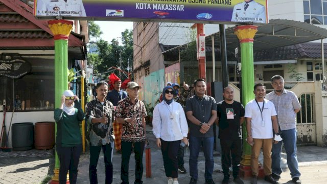 Wakil Wali Kota Makassar Fatmawati Rusdi lakukan peninjauan lorong wisata (Longwis) dibeberapa titik di kota Makassar, salah satunya yakni Longwis yang terletak di Kelurahan Mangkura Kecamatan Ujung Pandang, pada Ahad (24/07/2022). (Foto: ABATANEWS/Wahyuddin) 