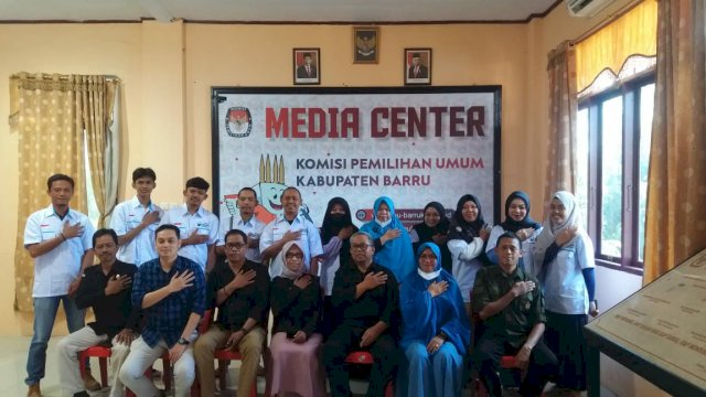 DPD Partai Gelora Barru menyambangi Kantor KPUD Kabupaten Barru, pada Rabu (27/72022). (Istimewa) 