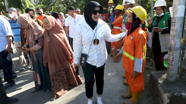 Wakil Wali Kota Makassar, Fatmawati Rusdi kembali melakukan kunjungan ke beberapa Lorong Wisata di wilayah Kecamatan Manggala dan Tamalanrea (30/7/2022). (Foto: ABATANEWS/Wahyuddin) 