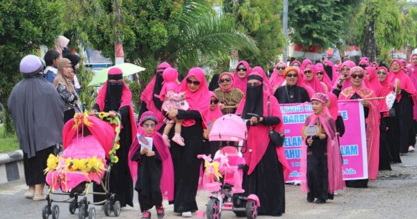 Komunitas Pencinta Warna Pink di Luwu Utara Juara I Lomba Pawai Hijraturrasul