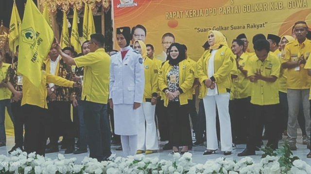 Ratusan pengurus organisasi sayap Angkatan Muda Partai Golkar (AMPG) dan Kesatuan Perempuan Partai Golkar(KPPG) dilantik, Ketua DPD II Golkar Kabupaten Gowa Ambas Syam, di Gedung De' Bollo Jl Tumanurung Kelurahan Kalegowa Kecamatan Sumba Opu Kabupaten Gowa, pada Ahad (31/7/2022). (Istimewa) 