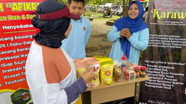 Badan Pertanahan Nasional (BPN) Kota Gorontalo melaksanakan dua inovasi layanan yakni SEJAHTERA (Sentra Jajanan Khas Tradisional Reforma Agraria) dan KARAWO (Konsultasi Tanah Masyarakat, Matoduwolo), bertempat di Gelanggang Remaja, BPN Kota Gorontalo, pada Ahad (31/7/2022).