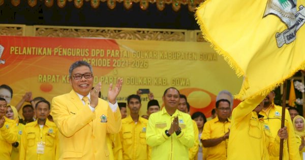 Taufan Pawe Lantik Ambas Syam Jadi Ketua Golkar Gowa