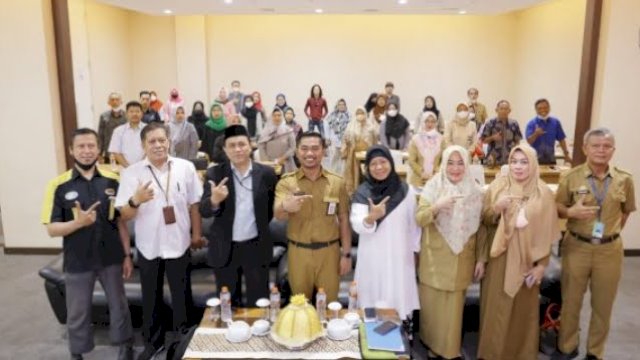 Dinas Pariwisata (Dispar) Kota Makassar saat menggelar kegiatan Pengembangan Kompetensi SDM Pariwisata dan Ekonomi Kreatif Tingkat Dasar atau Pra Assesment Sertifikasi Kompetensi mulai 4 hingga 6 Juli 2022 di Hotel Whiz Prime Sudirman Makassar. (foto: Humas Dispar Makassar)