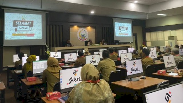 Pemerintah Provinsi Sulsel sedang melakukan assessment bagi pejabat eselon III (administrator) lingkup Pemprov Sulsel di ruangan UPT Penilaian Potensi dan Kompetensi BKD Sulsel, Senin (4/7/2022). (foto: Humas Pemprov Sulsel)