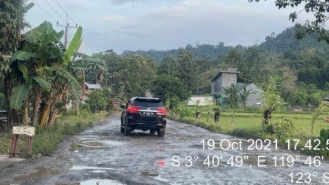 Kondisi ruas jalan provinsi Sulsel yang menghubungkan Kabupaten Enrekang dan Kabupaten Pinrang. (foto: Dinas PUTR Sulsel)