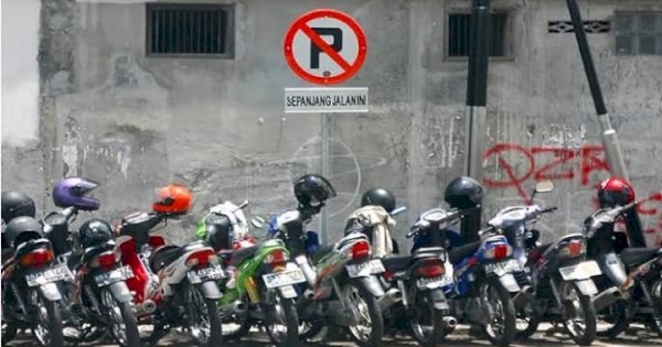 Parkir Sembarang Tempat di Makassar, Polisi Bakal Tindak Pemilik Kendaraan