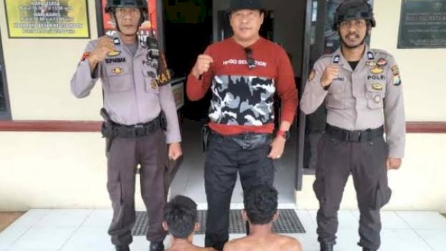 Polsek Manggala mengamankan dua orang yang diduga pencuri dan penadah alat-alat mesin proyek. (Sumber: Polrestabes Makassar)