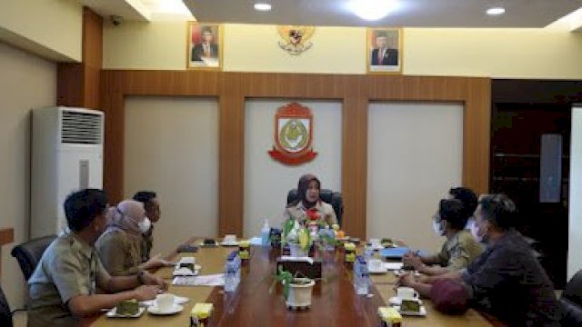 Wakil Wali Kota Makassar, Fatmawati Rusdi saat menerima pihak Dinas Pariwisata Makassar dan Panitia Festival Asik di Balaikota Makassar, Senin (25/7/2022). (foto: Dispar Makassar) 