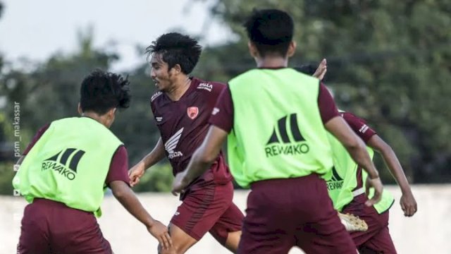 Skuad PSM Makassar saat mengikuti sesi latihan jelang menghadapi Bali United. (foto: Official PSM Makassar)