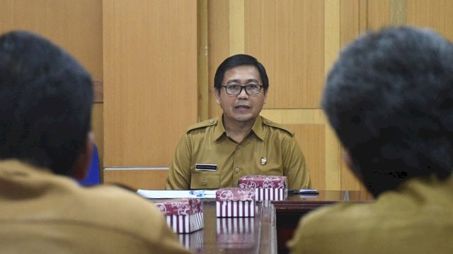 Wakil Bupati Luwu Utara Suaib, saat memimpin Rakor GERMAS dan Tim Pembina UKS/M, Selasa (26/7/2022), di Ruang Sekretaris Daerah. (Foto: ABATANEWS/Wahyuddin) 