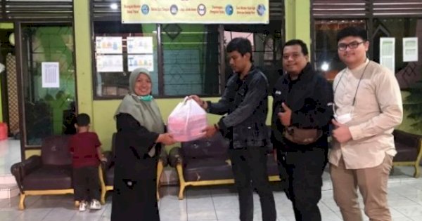 Bapenda Makassar Kembali Bagi Takjil dan Buka Puasa Bersama Anak Yatim