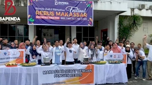 Bapenda Makassar Bagi Makanan, Firman Pagarra: Ayo Biasakan Merebus