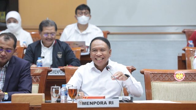 Menteri Pemuda dan Olahraga Republik Indonesia (Menpora RI) Zainudin Amali bersama Wamenkumham Edward Hiariej, dan Ketua Umum PSSI melakukan Rapat Kerja (Raker) dengan Komisi III DPR RI terkait Pertimbangan Pemberian Kewarganegaraan RI kepada Jordy Amat Maas dan Sandy Henny Walsh di Ruang Rapat Komisi III, DPR RI, Jakarta, Senin (29/8/2022). (Dok Kemenpora) 