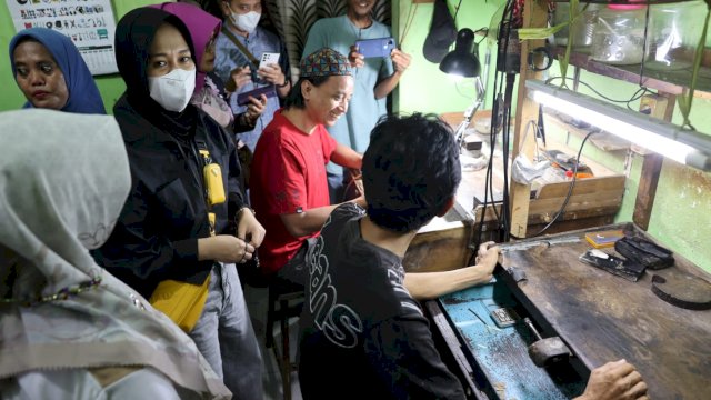 Wakil Wali Kota Makassar, Fatmawati Rusdi saat meninjau progres Lorong Wisata dengan mengunjungi Lorong Wisata Sipakalebbi, Jalan Satando, Kelurahan Malimongan Tua, Kecamatan Wajo, Sabtu (13/08/2022).