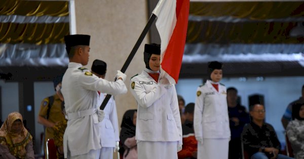 Bupati Indah Kukuhkan 16 Paskibaka Luwu Utara