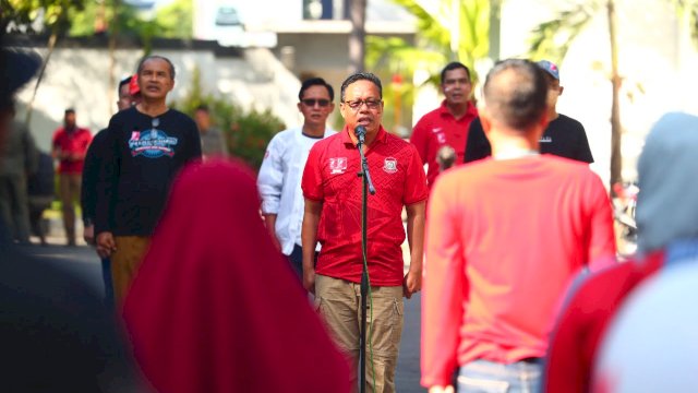 Sekwan DPRD Makassar membuka acara Porseni antar pegawai dalam rangka HUT RI ke-77, yang digelar di halaman kantor DPRD Makassar, Jalan AP Pettarani, pada Selasa (16/8/2022).