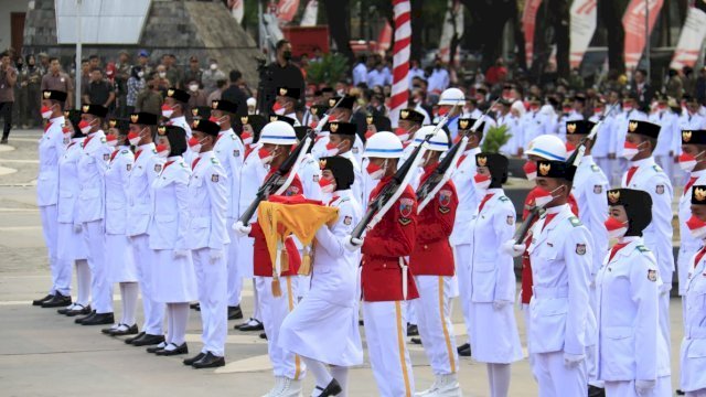 Paskibraka Binaan Dispora Makassar Sukses Kibarkan Bendera