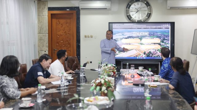 Wali Kota Makassar, Moh. Ramdhan 'Danny' Pomanto menerima kunjungan dari USAID dan Clean Cities Clean Blue Ocean (CCBO) di kediaman pribadinya, Jalan Amirullah, Makassar, Jumat (19/08).